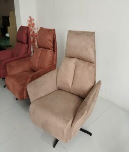 Купить Кожаное или из замши белое либо коричневое кресло